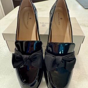 Bandolino Shiny Black Loafers with Bow
